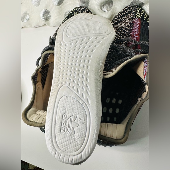 Adidas Yeezys - Picture 10 of 10
